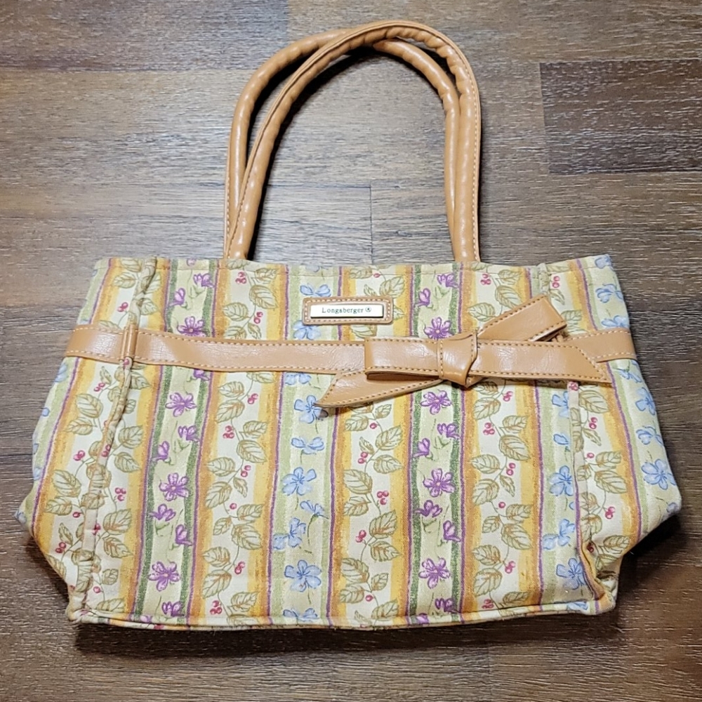 Longaberger purse with magnetic closure.